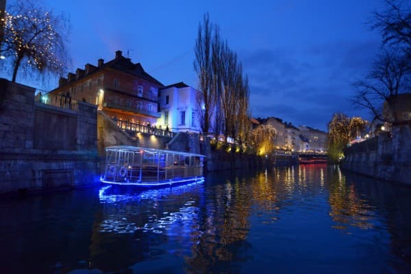 PREVOZI Z LADJICO PO LJUBLJANICI, LJUBLJANA