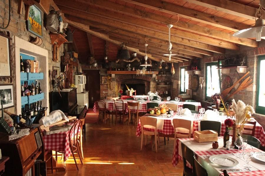 GOSTILNA NA BURJI, PRI ORIELLCI, ODPRTO OGNJIŠČE, OBALA