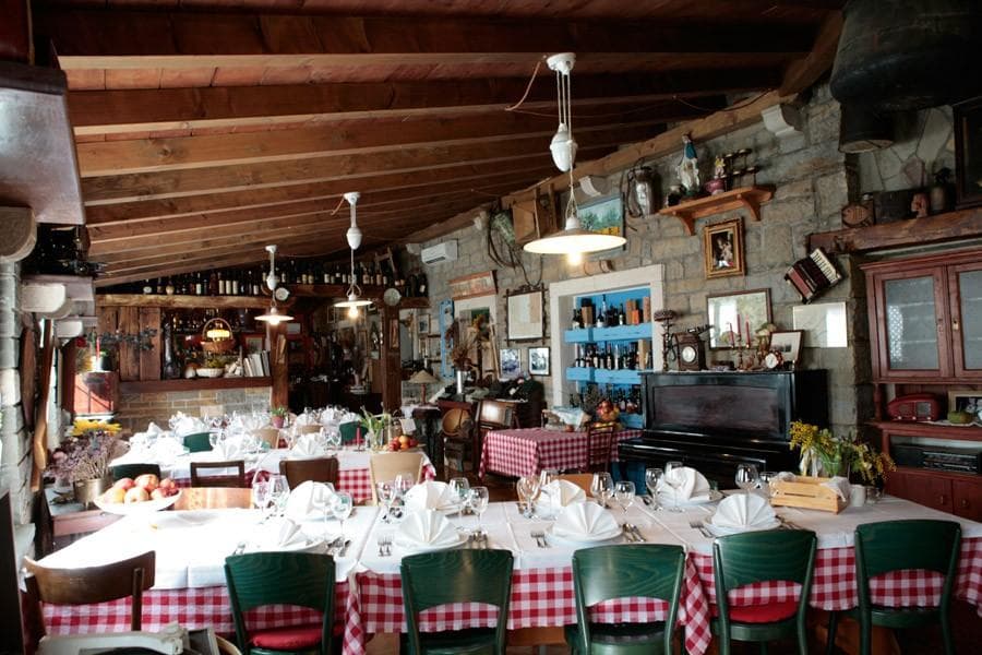 GOSTILNA NA BURJI, PRI ORIELLCI, ODPRTO OGNJIŠČE, OBALA