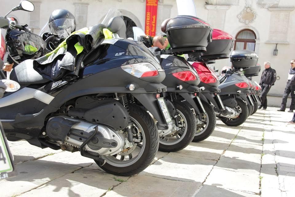 PRODAJA SKUTERJEV KOLES Z MOTORJEM IN MOTORNIH KOLES, KOPER