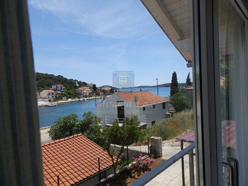 HIŠA DRUGA VRSTA OB OBALI S ČUDOVITIM POGLEDOM NA MORJE, TISNO, HRVAŠKA