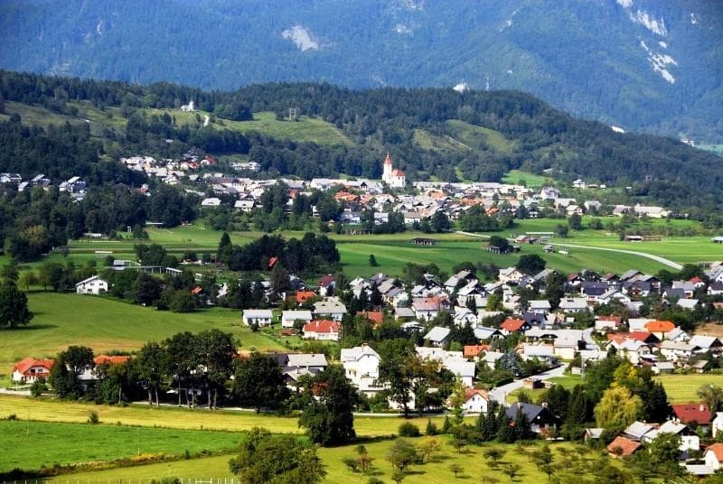 TURISTIČNI VODNIK VESNA GOLNER, CELJE