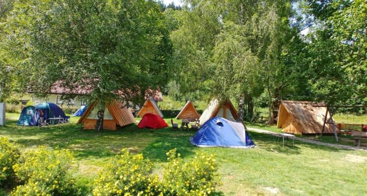 GLAMPING HIŠKE NA JEZERSKEM | HOSTEL KAMP JEZERSKO cover