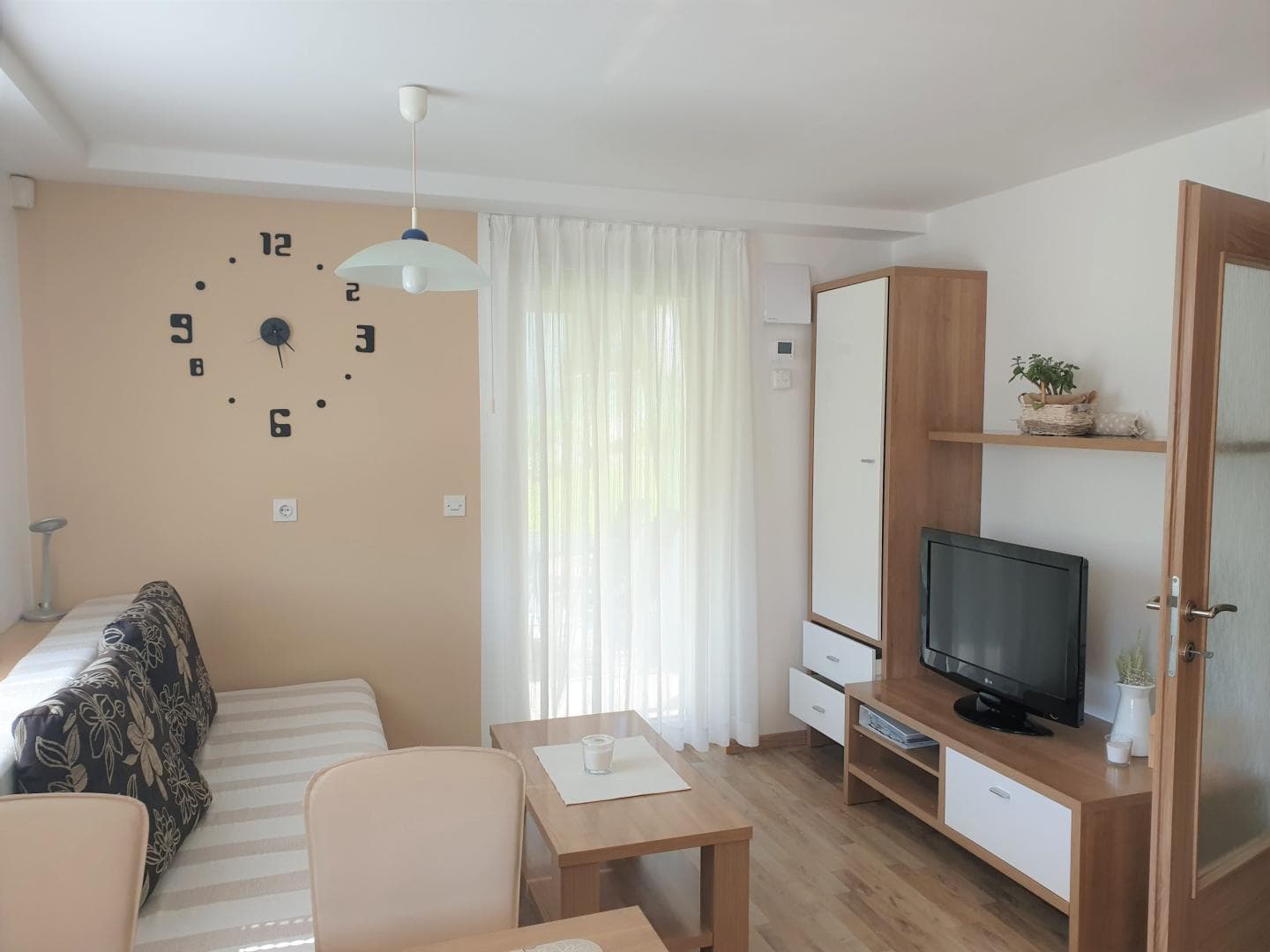 APARTMAJI SNOVIK APARTMAJI JESENUC