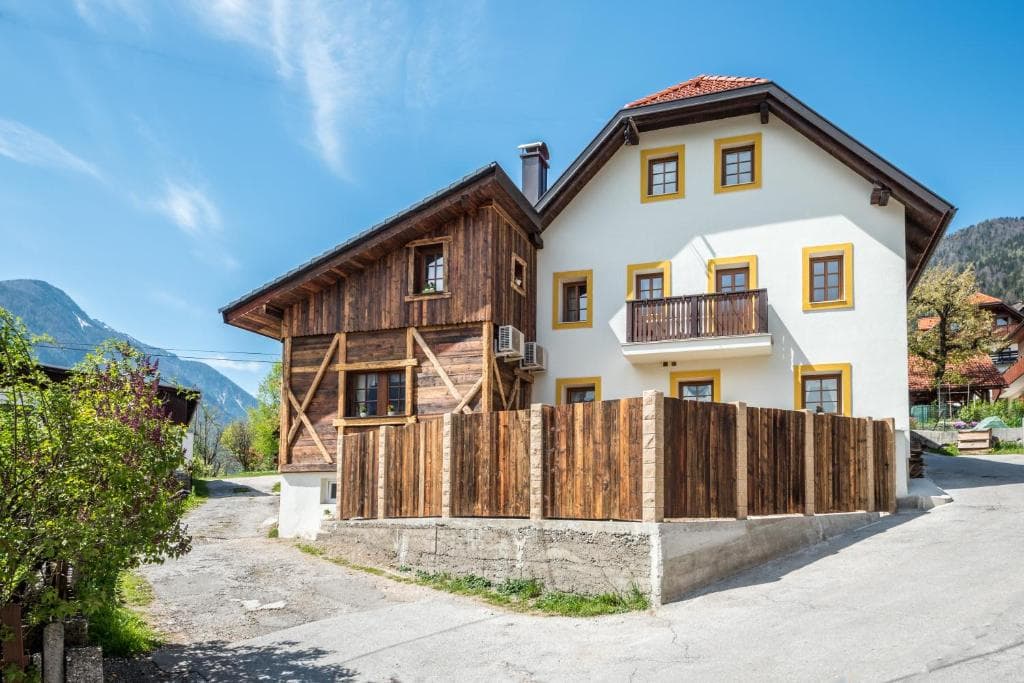 COUNTRY HOUSE DOVJE KRANJSKA GORA cover