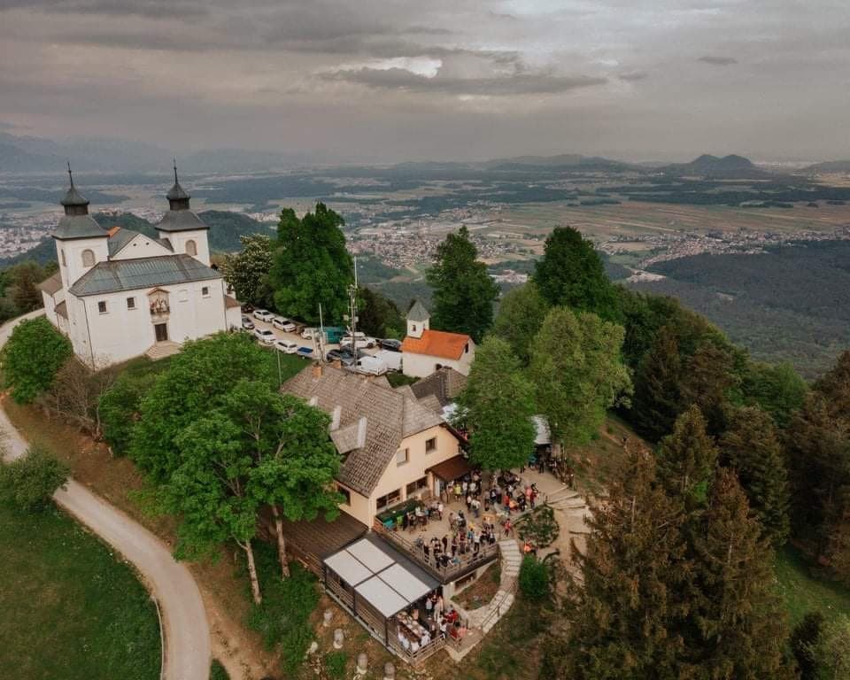 DOM NA JOŠTU HRANA Z RAZGLEDOM cover