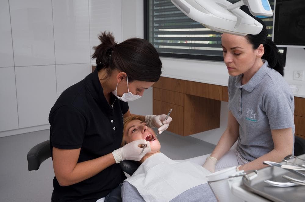 UGODNI IMPLANTATI, ALL-ON-4, INVISALIGN, ORTODONTIJA