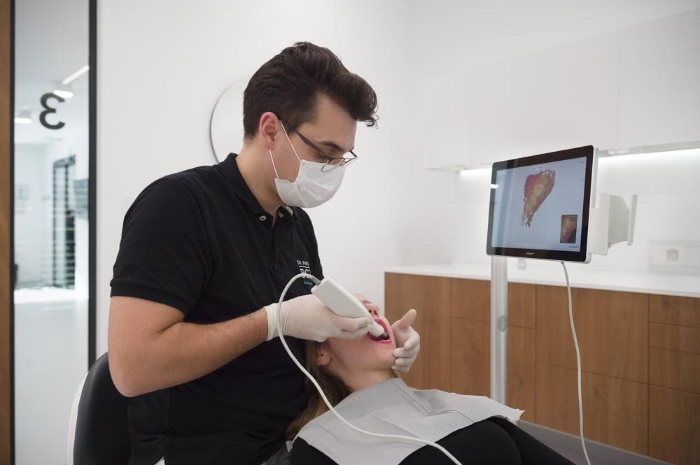 UGODNI IMPLANTATI, ALL-ON-4, INVISALIGN, ORTODONTIJA
