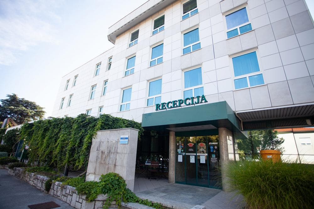 HOTEL PRUNK, RESTAVRACIJA, SEŽANA, LOKEV