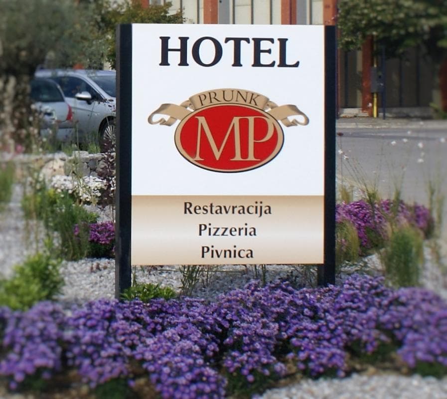 HOTEL PRUNK, RESTAVRACIJA, SEŽANA, LOKEV