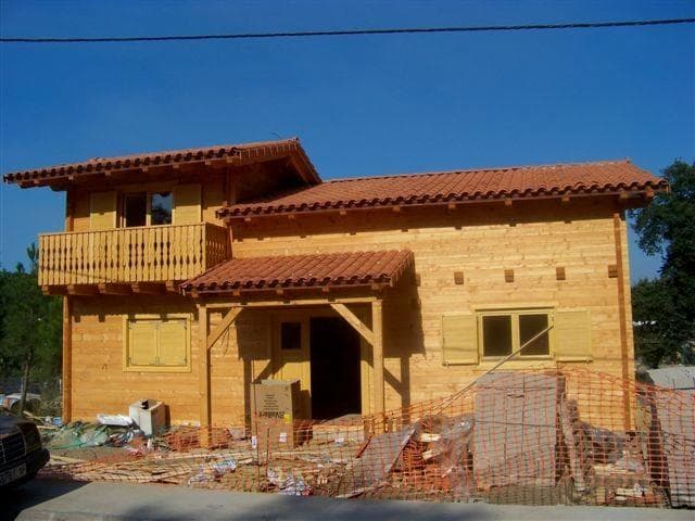 IZDELAVA LESENIH BRUNARIC IN NADSTREŠKOV, TESARSTVO, LUČE, TOMAŽ FUNTEK