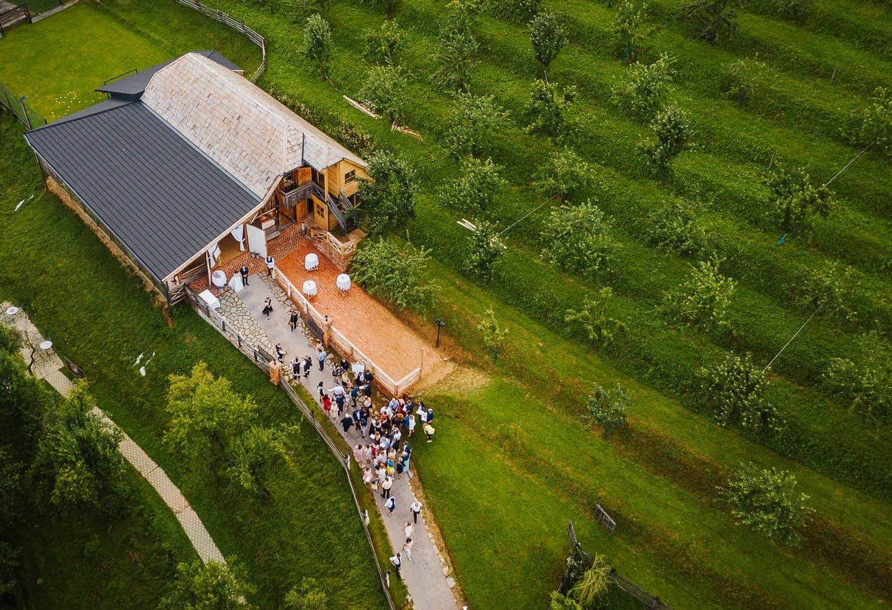 JELENOV GREBEN OLIMJE – POROKE, PRAZNOVANJA, POSLOVNA SREČANJA | DOŽIVETJA, NASTANITVE, WELLNESS