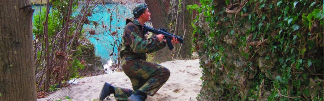 ADRENALINSKI PUSTOLOVSKI PARK PRI SOLKANSKEM MOSTU ZA OTROKE IN ODRASLE KJER TEČE  SOČA cover