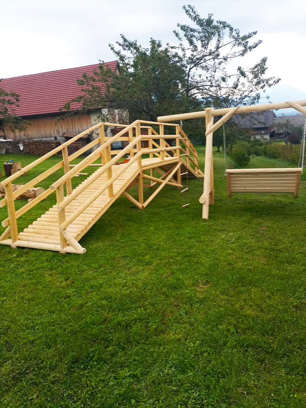 OKROGLICE, OKROGLO ŽAGAN LES, LESENI ŽLEBOVI, MASIVNE KLOPI, OTROŠKA ZUNANJA IGRALA cover
