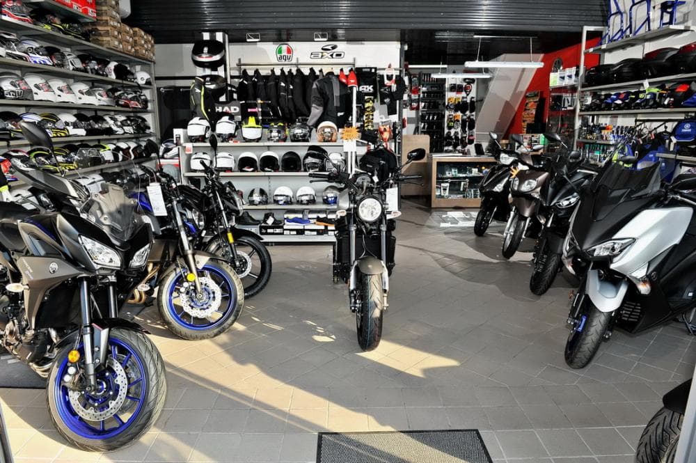 POOBLAŠČENI SERVISER YAMAHA, VESPA - MOTOMAXX, PRODAJA IN SERVIS MOTORNIH KOLES, IZOLA