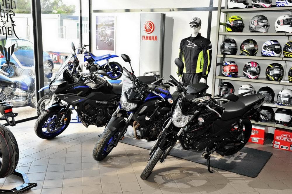 POOBLAŠČENI SERVISER YAMAHA, VESPA - MOTOMAXX, PRODAJA IN SERVIS MOTORNIH KOLES, IZOLA