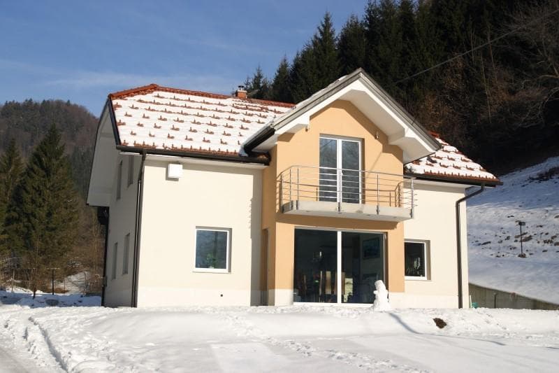 SKORAJ NIČ ENERGIJSKA HISA