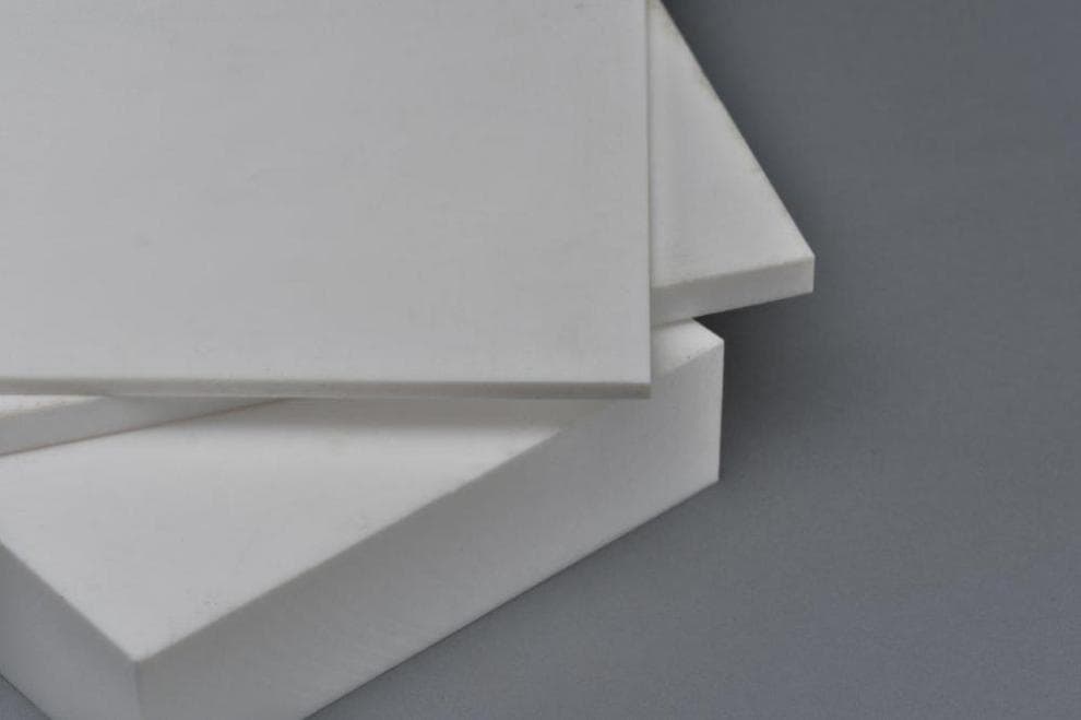 STROJNA OBDELAVA TEHNIČNE PLASTIKE PREDELAVA PTFE